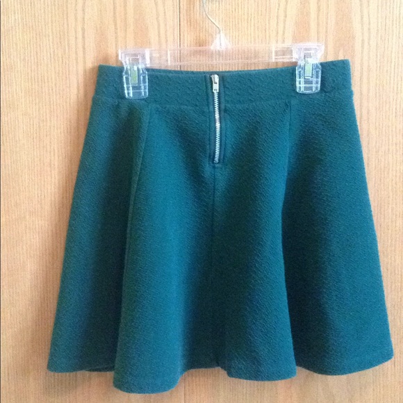 Green, zippered back, women's miniskirt - Picture 2 of 2